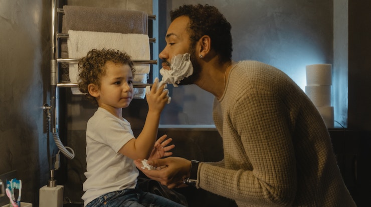man shave with child